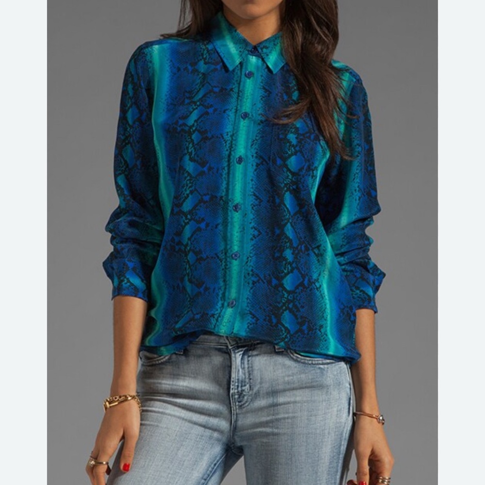 Equipment Diamondback Printed Blouse in Regal Blue Multi, size Small
